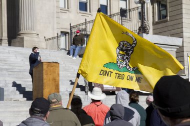 Boise, Idaho/Usa - 25 Şubat 2017- Çay partisi tabelası, profesyonel bir silah mitingi sırasında üzerime okunmaz