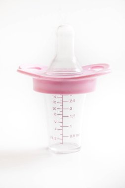 Hasta bir bebeği daha iyi yapmak için ilaçla doldurulabilen emzik