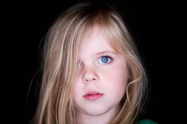 Young Girl Looking Camera Messy Hair — Stock Photo, Image
