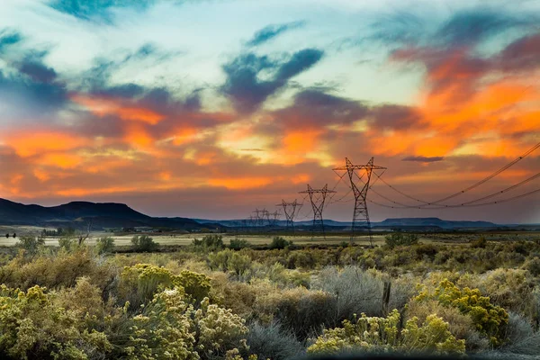 Linhas Energia Agains Pano Fundo Para Pôr Sol — Fotografia de Stock