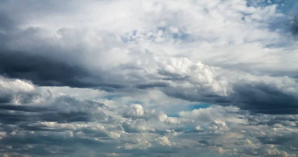 Menatap Awan Langit — Stok Foto