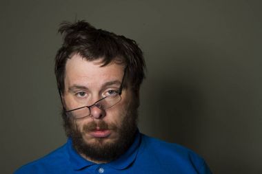 daha iyi günler de gördü adam