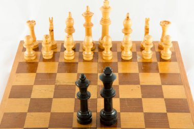 çift siyah bir kraliçe ve siyah kral güçlü standı yapılmış