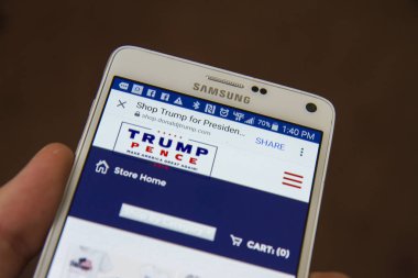 Caldwell, Idaho - 7 Ağustos 2016: seçimler sırasında trump ve pence web sitesi için alışveriş