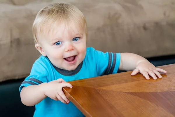 Getting ready to turn the corner on the table as he learnes to walk — Stock Photo, Image