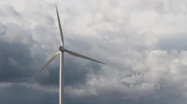 Rüzgar gücüyle yenilenebilir enerji