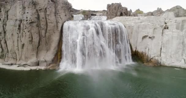 Wasserfall in Idaho, bekannt als Shoshone Falls — Stockvideo