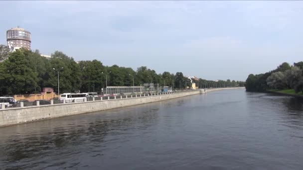 City River Embankment Verano Las Estaciones Invierno Cambiaron — Vídeo de stock