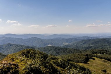 Mieczysaw Orowicz Geçidi 'nden Polonya' daki Bieszczady Dağları 'ndaki Smerek Tepesine giden yol.