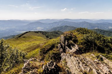Mieczysaw Orowicz Geçidi 'nden Polonya' daki Bieszczady Dağları 'ndaki Smerek Tepesine giden yol.