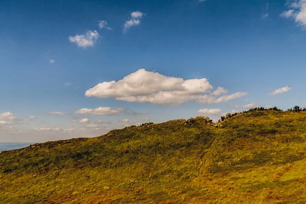 Mieczysaw Orowicz Geçidi 'nden Polonya' daki Bieszczady Dağları 'ndaki Smerek Tepesine giden yol.