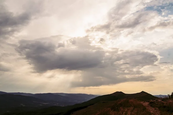 Polonya 'daki Bieszczady Dağlarında Wetlinska Polonyna