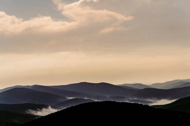 Wielka Rawka 'dan Wetlina' ya Dzia 'dan geçen yol.