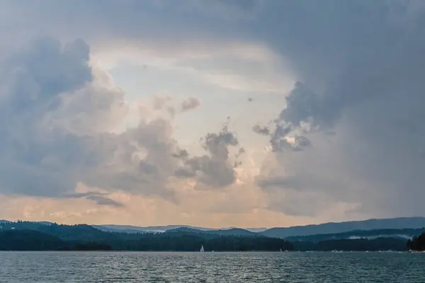 Nubes Lago Solina Las Montañas Bieszczady Polonia Vista Desde Solina —  Fotos de Stock