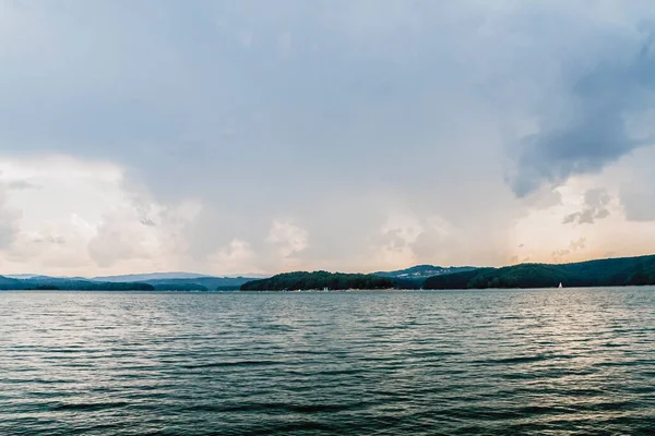 Nubes Lago Solina Las Montañas Bieszczady Polonia Vista Desde Solina —  Fotos de Stock