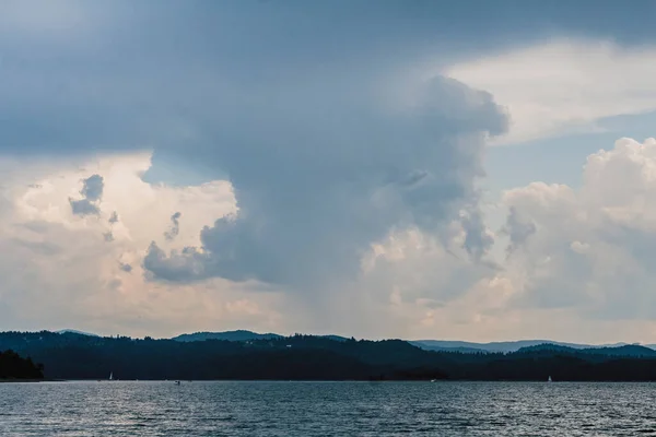 Nubes Lago Solina Las Montañas Bieszczady Polonia Vista Desde Solina —  Fotos de Stock