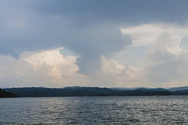 Nubes Lago Solina Las Montañas Bieszczady Polonia Vista Desde Solina —  Fotos de Stock