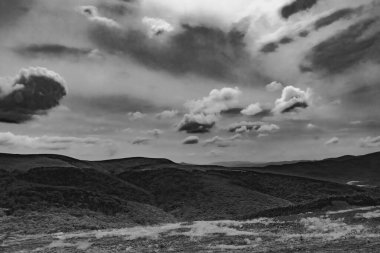Wideki 'den Bukowe Berdo ve Tarnica' ya giden yol Polonya 'daki Bieszczady Dağları' nda Woosate 'a çıkıyor.