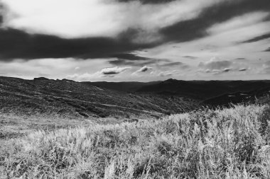 Wideki 'den Bukowe Berdo ve Tarnica' ya giden yol Polonya 'daki Bieszczady Dağları' nda Woosate 'a çıkıyor.