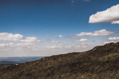 Mieczysaw Orlowicz Geçidi 'nden Polonya' daki Bieszczady Dağları 'ndaki Smerek Tepesine giden yol.