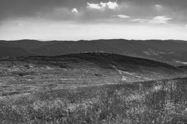 Mieczysaw Orowicz Geçidi 'nden Polonya' daki Bieszczady Dağları 'ndaki Smerek Tepesine giden yol.