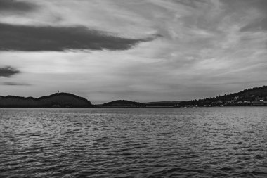 Polonya 'nın Bieszczady Dağlarındaki Solina Gölü Polnczyk' in manzarası