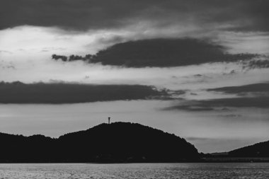 Polonya 'nın Bieszczady Dağlarındaki Solina Gölü Polnczyk' in manzarası