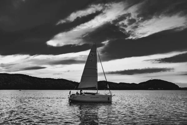 Wolken Solina Meer Het Bieszczady Gebergte Polen Uitzicht Vanaf Polnczyk — Stockfoto