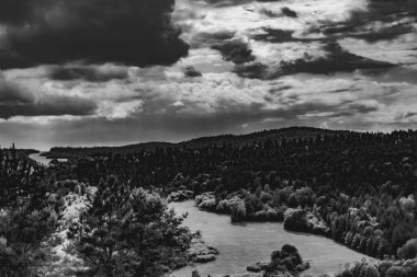 Polonya 'daki Bieszczady Dağları' ndaki Oslawa Nehri 'nde Smolnik.