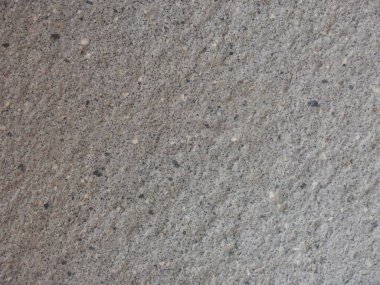 Köydeki eski asfalt.