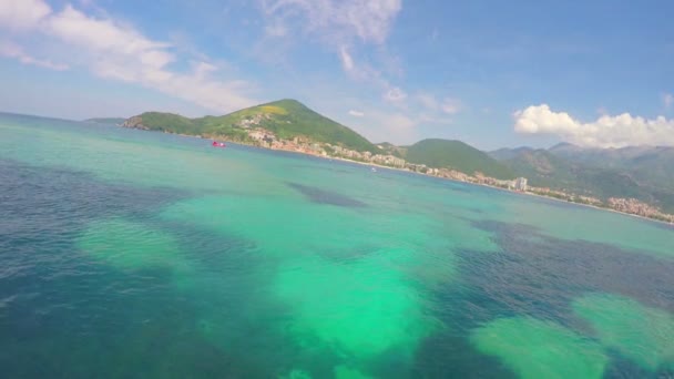 Budva, montenegro -juni 28 2016: adriatisches meer und berge — Stockvideo