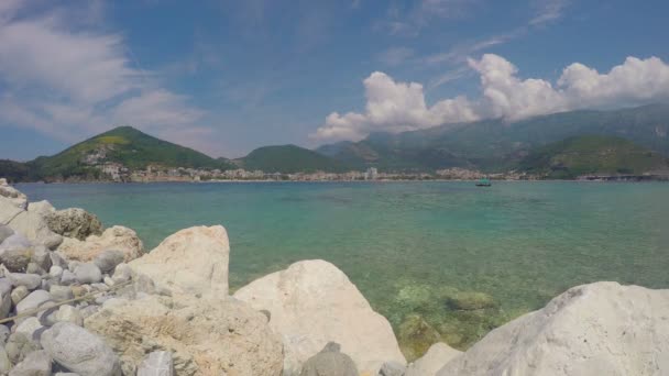 Weergave van Budva en de zee. Montenegro — Stockvideo