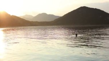 Sunset bulvarında göl İşkodra