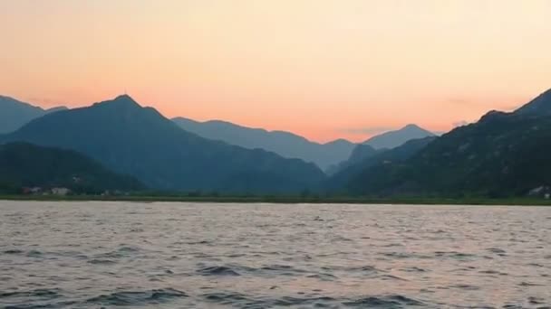Puesta de sol en el lago Skadar — Vídeo de stock