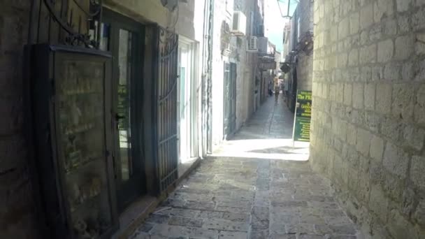 19 août 2016 Monténégro. Promenade dans la vieille ville de Budva . — Video