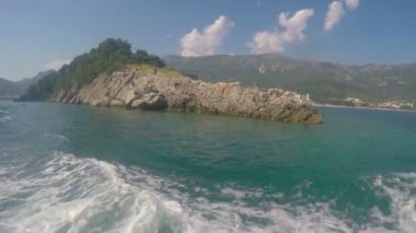 Budva, Karadağ-28 Haziran 2016: Adriyatik Denizi ve dağlar
