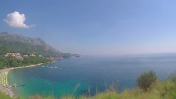 Budva, Montenegro - 28 Jun 2016: utsikt över stranden — Stockvideo