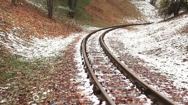 Järnvägsspår på vintern — Stockvideo