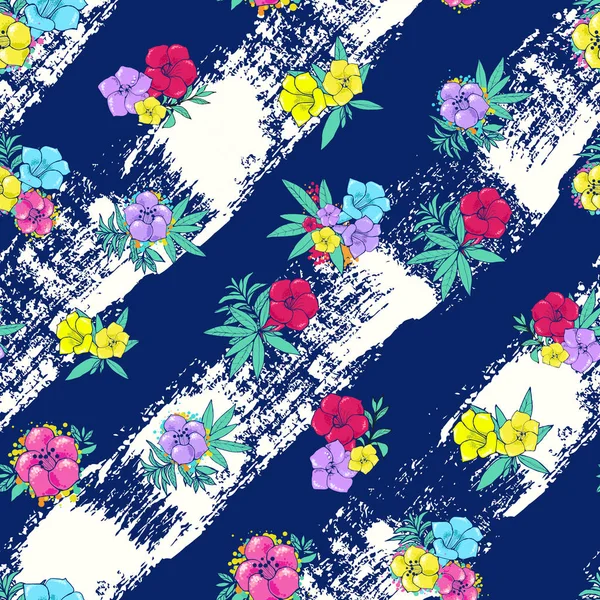 Çizgili beyaz-mavi arka plan üzerinde egzotik renkli çiçekler