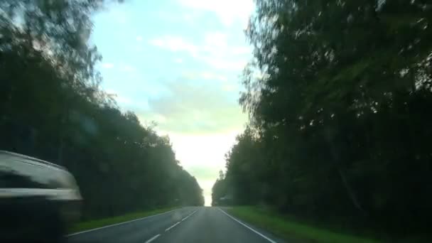 Οδήγηση στο δρόμο. Θέα από το αυτοκίνητο. — Αρχείο Βίντεο
