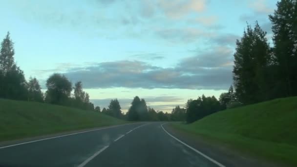 Οδήγηση στο δρόμο. Θέα από το αυτοκίνητο. — Αρχείο Βίντεο