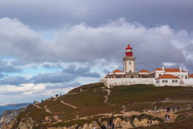 CABO DA ROCA, PORTUGAL - 20 Eylül 2019: Cabo da Roca 'da turistler. Roca Burnu
