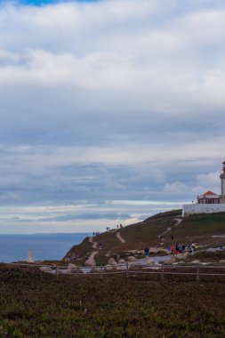 CABO DA ROCA, PORTUGAL - 20 Eylül 2019: Cabo da Roca 'da turistler. Roca Burnu