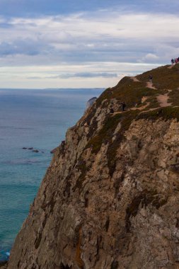 CABO DA ROCA, PORTUGAL - 20 Eylül 2019: Cabo da Roca 'da turistler. Roca Burnu