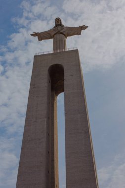 Kral İsa 'nın Sığınağı, Santuario de Cristo Rei, Almada, Portekiz.
