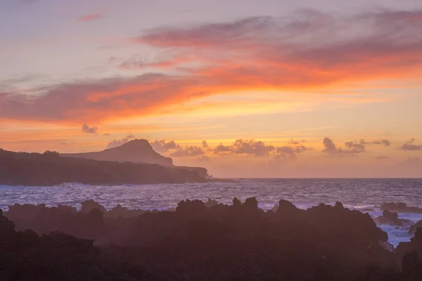 피시 나스 비스코 이 토스 해변에 있는 용암 돌. 대서양. 포르투갈의 테세이라아 조레스. — 스톡 사진