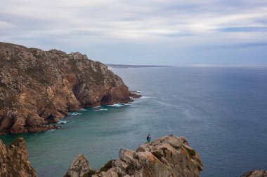 Cabo Da Roca, Portekiz - 20 Eylül 2019: Cabo da Roca 'da turist. Roca Burnu