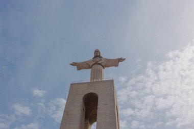 Kral İsa 'nın Sığınağı, Santuario de Cristo Rei, Almada, Portekiz.