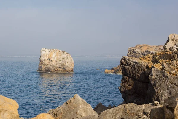 Papoa cliffs and sea in Peniche. Portugal — Stock Photo, Image