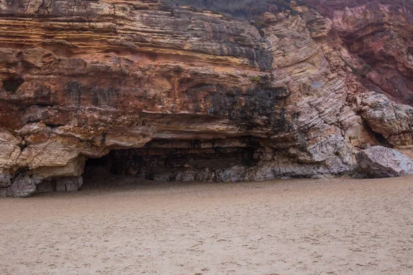 Plage de Nazare, Portugal. Falaise et sable — Photo